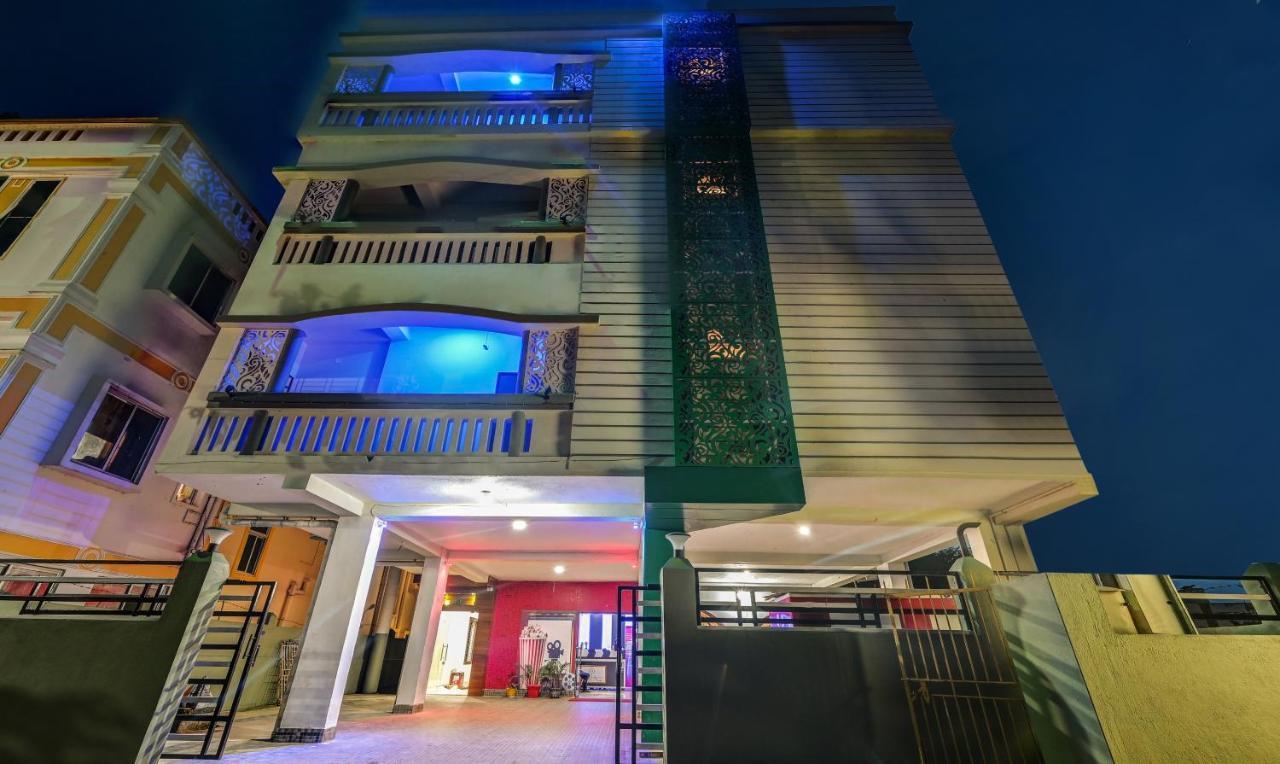 Treebo The Bollywood Hotel Bhubaneswar Exterior photo